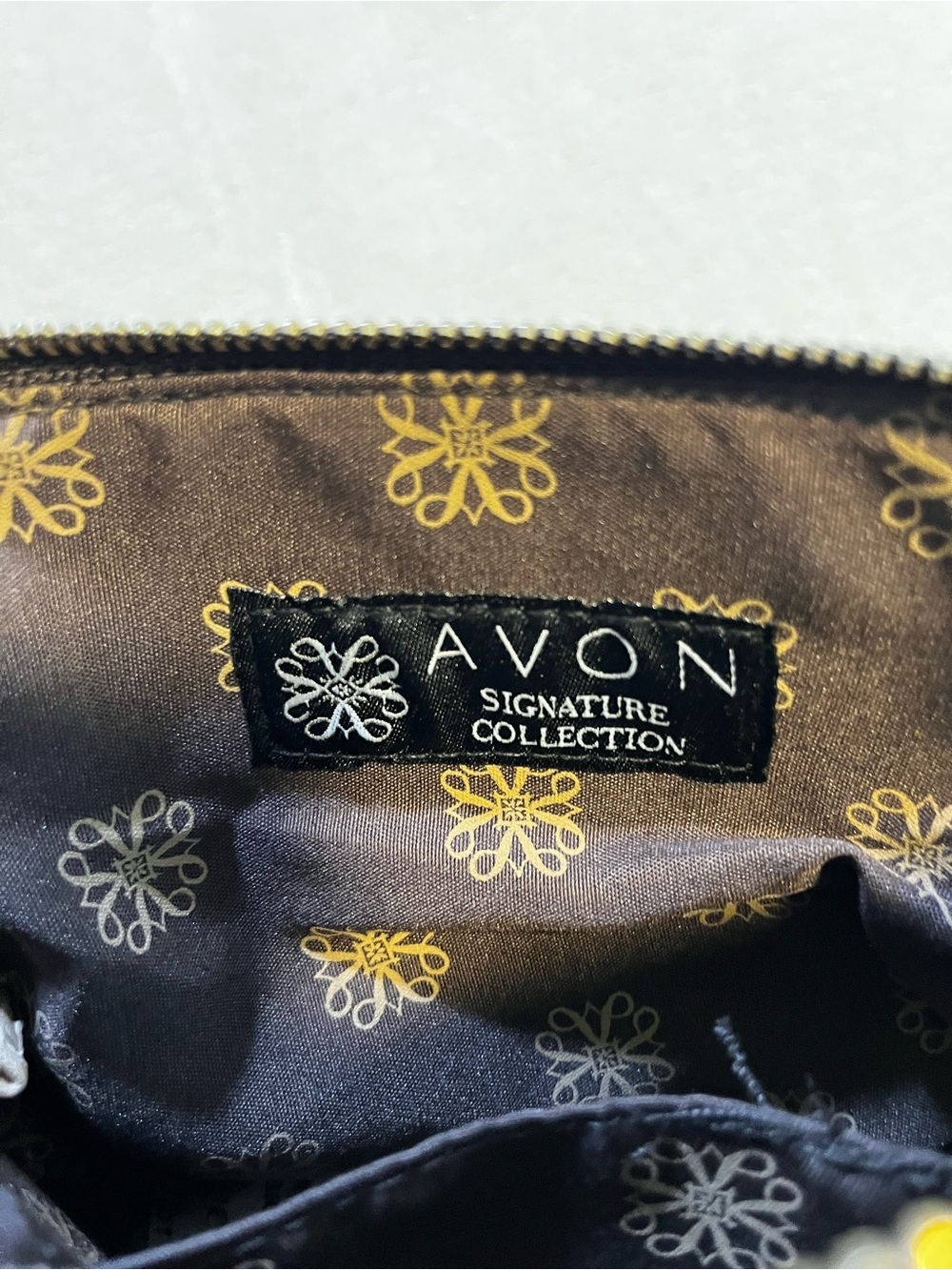 🌸 AVON Signature Collection Black & Blush Pink Crossbody/Wristlet Bag NWT 🌸 - Picture 6 of 7